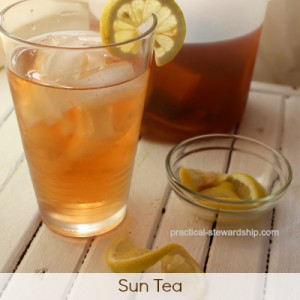 HOMEMADE Sun Tea with Lemons