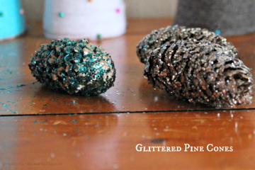 How to Make Glittered Pinecones