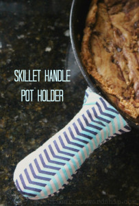 SKILLET HANDLE POT HOLDER