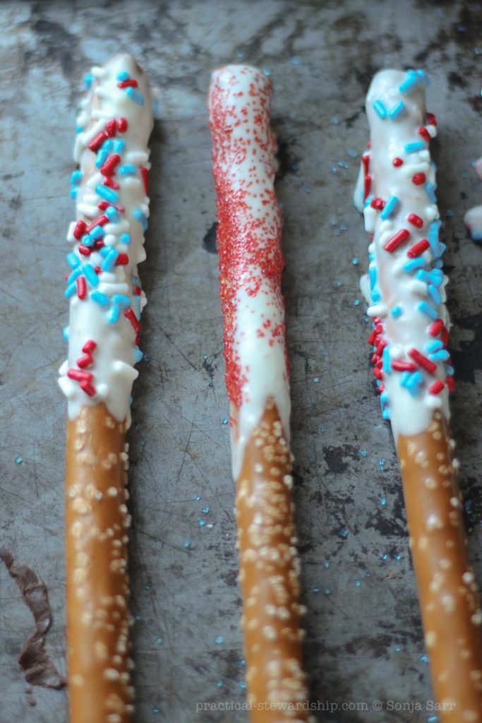 Patriotic Chocolate-Covered Pretzel Rods